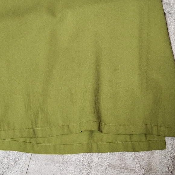 Sleeveless green small top - Picture 3 of 3
